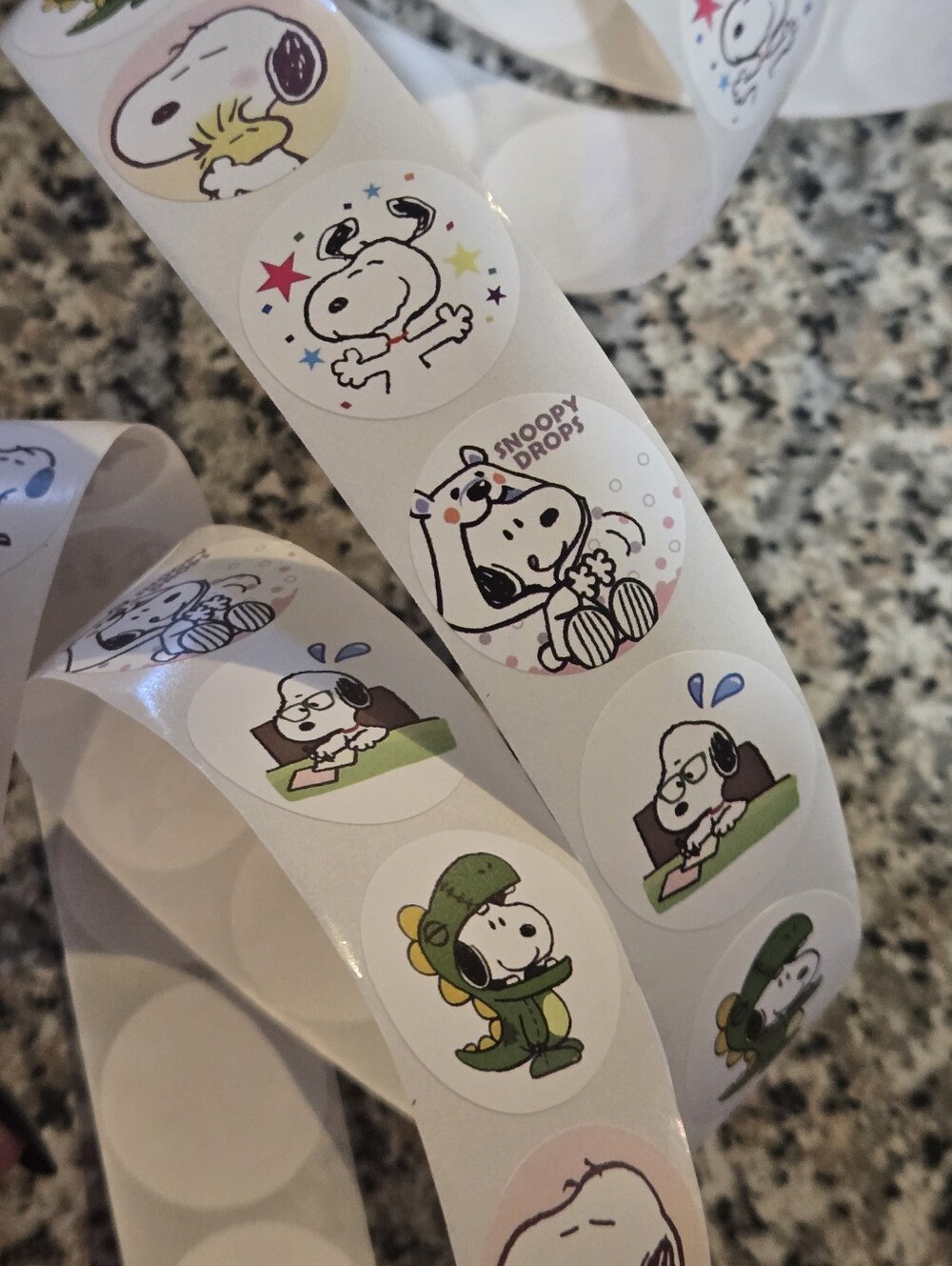 Snoopy Round Sticker Set - Pastel Multi-Color - Picture 6 of 7